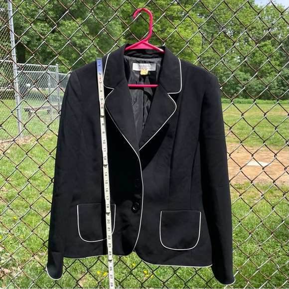 Tahari Women’s Pant Suit Black with White Piping - Elegant and Modest - Size 14 - Picture 3 of 13